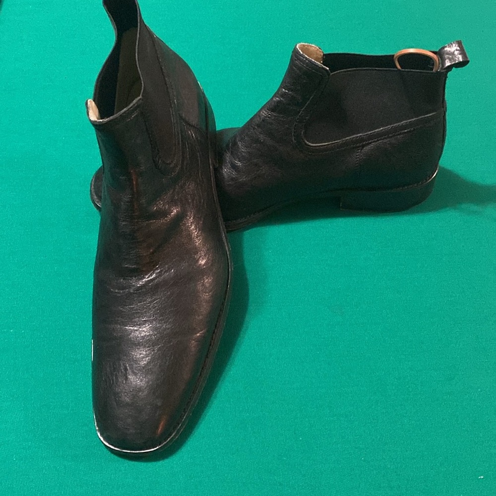 Kenneth Cole black boots, Virtually Brand New. Taps, front, rear + shoe trees